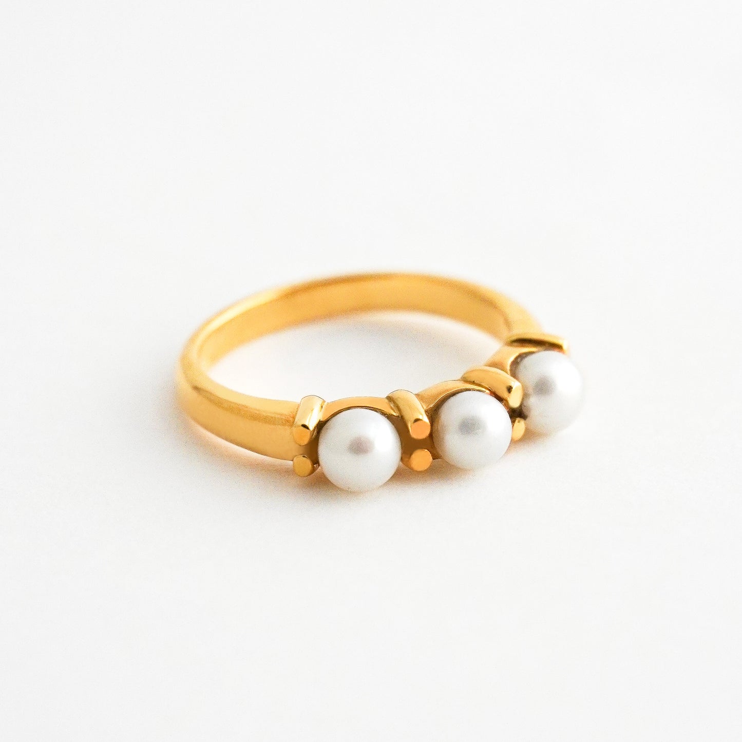 Anillo Trivier con Perlas Cultivadas en Oro 18K