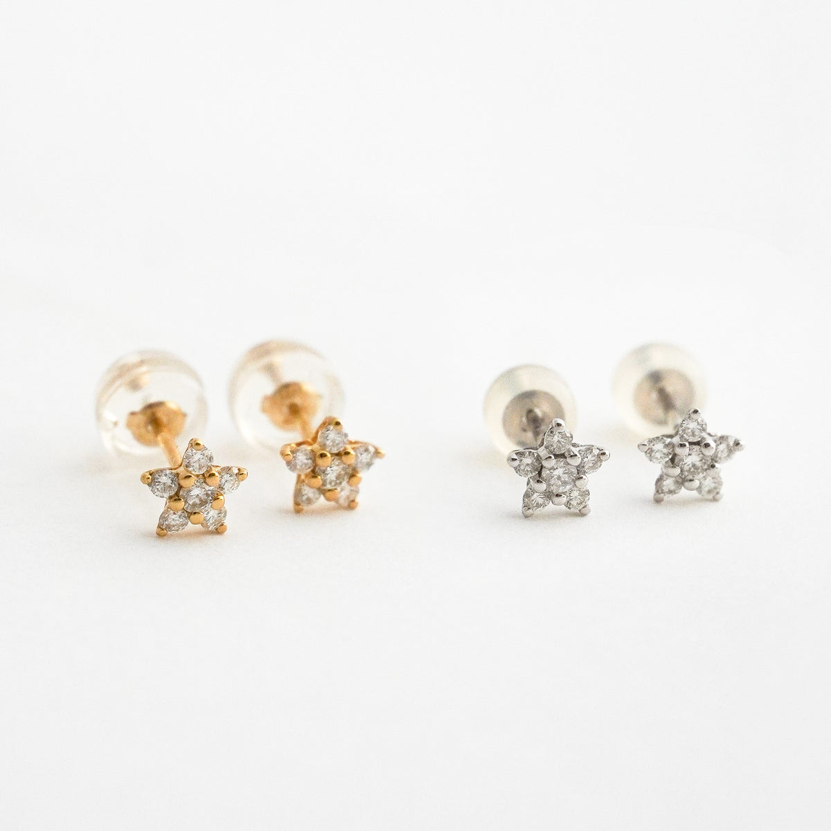 Aretes Mini Bloom Rosetas con Diamantes Naturales en Oro 18K