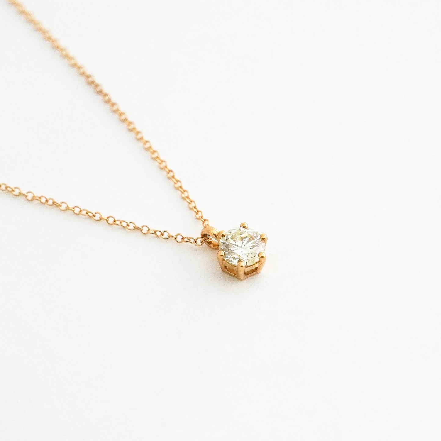 Collar con Diamante Natural 0.45 cts en Oro 18K