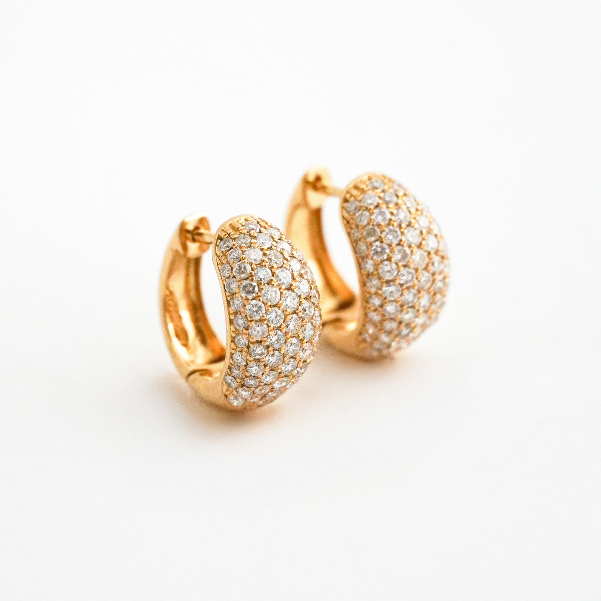 Argollas Huggies 7R con Diamantes Naturales en Oro 18K