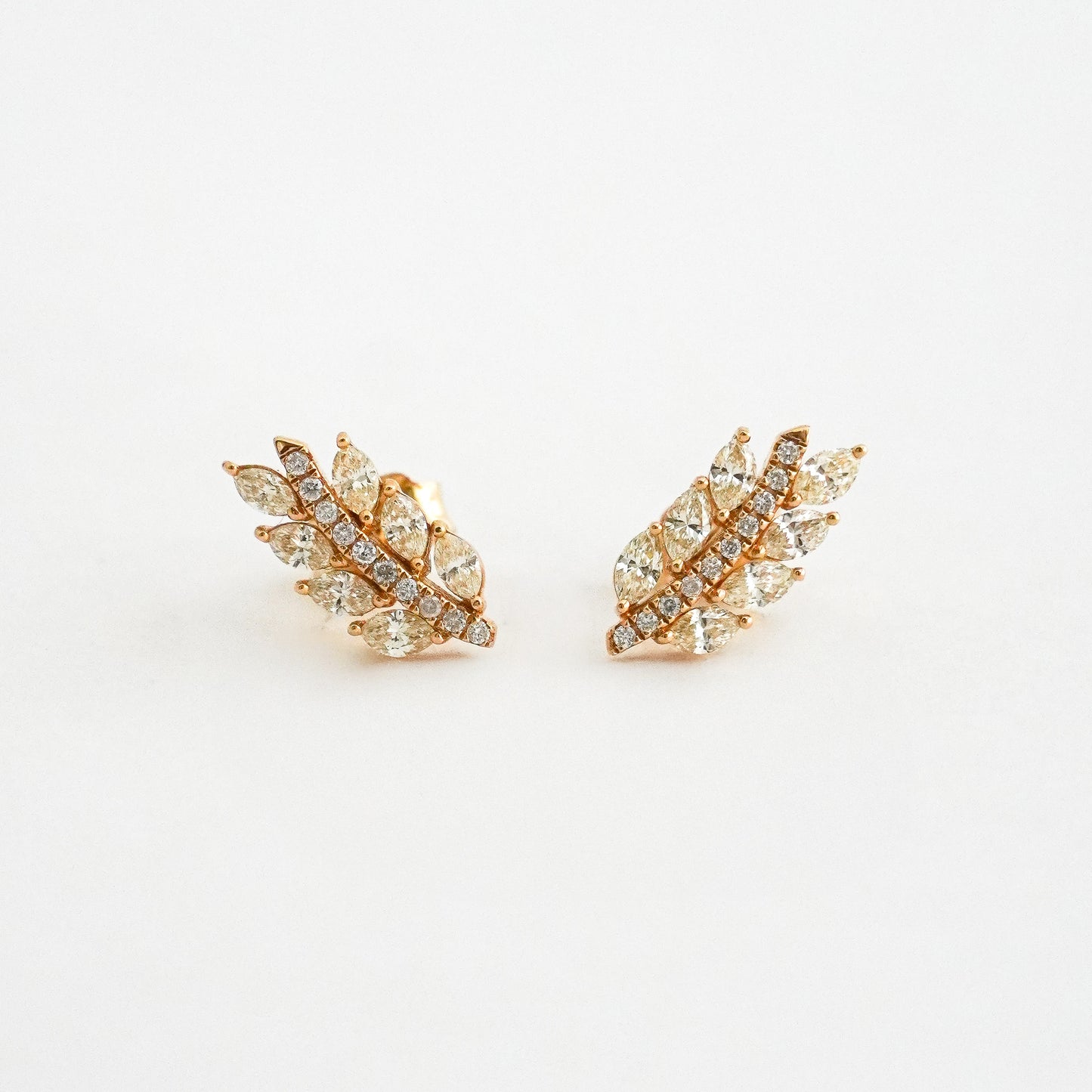 Aretes Climber Leaf con Diamantes Naturales en Oro 18K