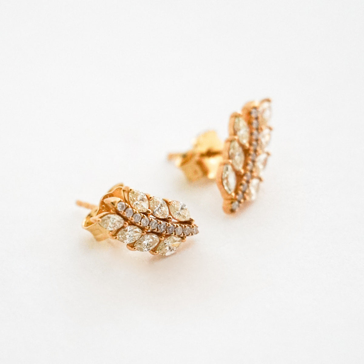 Aretes Climber Leaf con Diamantes Naturales en Oro 18K