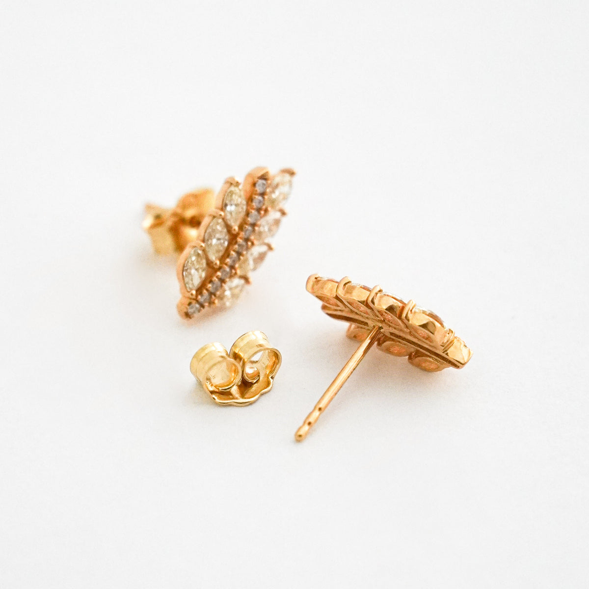 Aretes Climber Leaf con Diamantes Naturales en Oro 18K