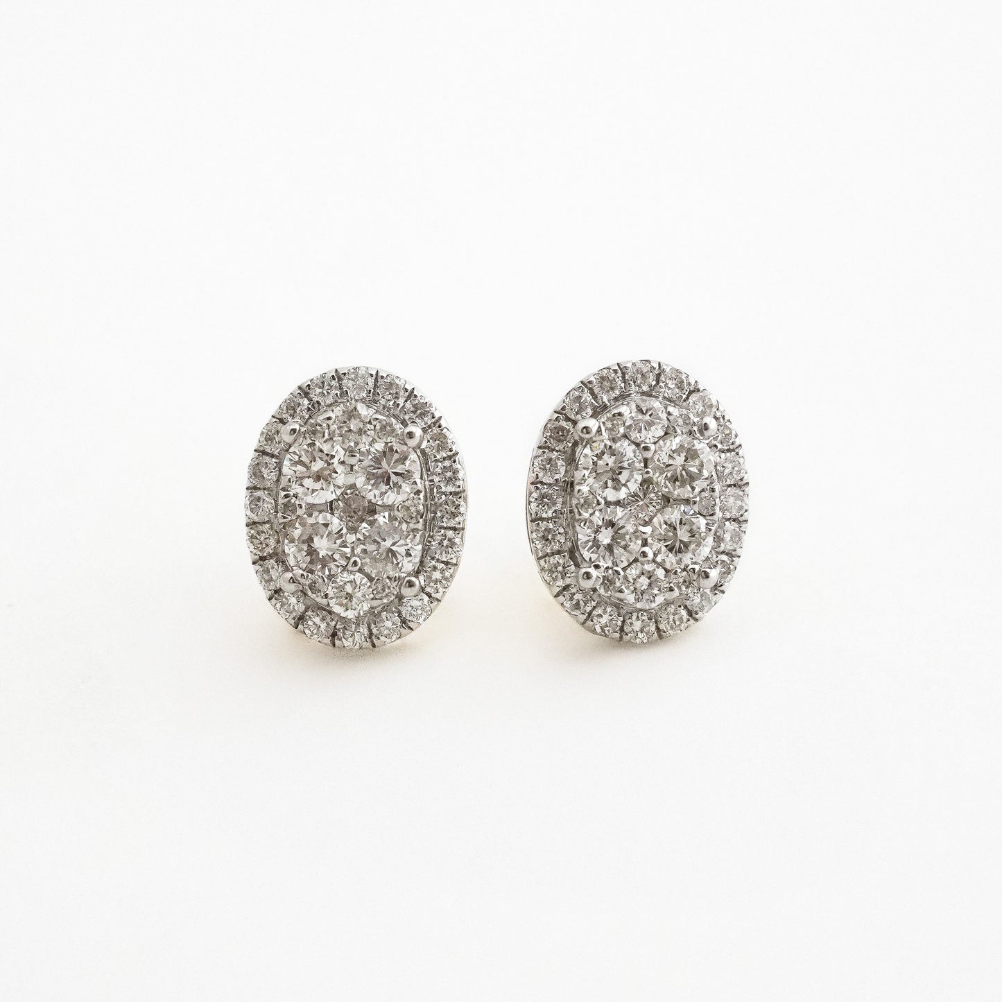 Aretes Halo Oval con Diamantes Naturales en Oro Blanco 18K
