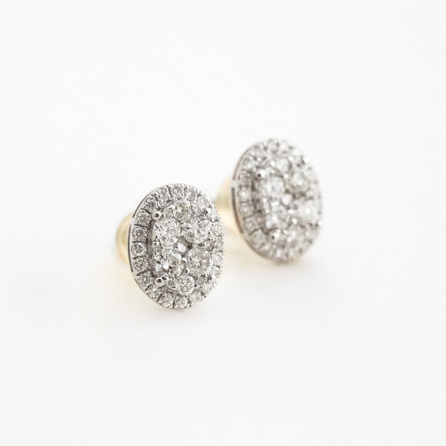 Aretes Halo Oval con Diamantes Naturales en Oro Blanco 18K