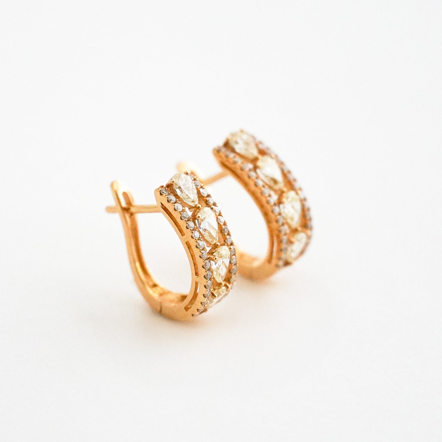 Argollas con Diamantes Pera Rivier en Oro 18K