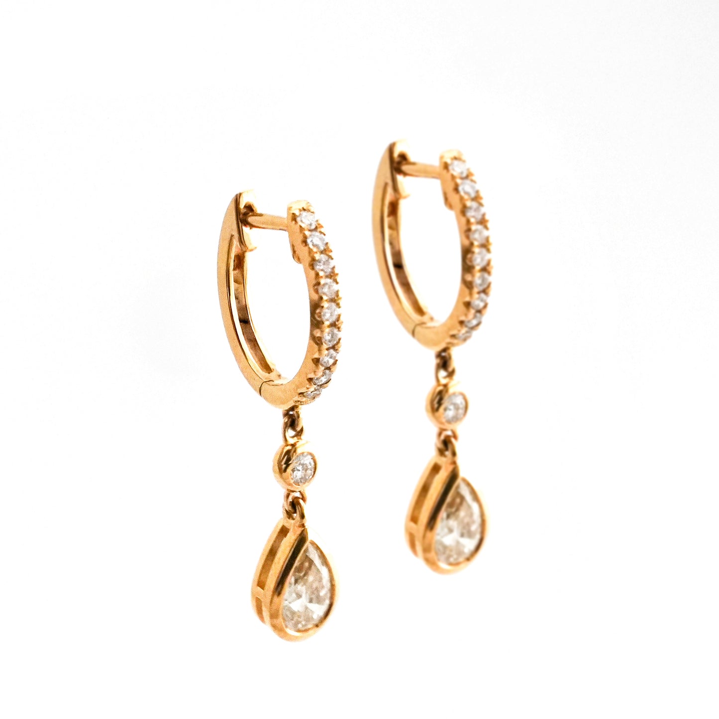 Argollas Colgantes con Diamante Natural Pera en Oro 18K