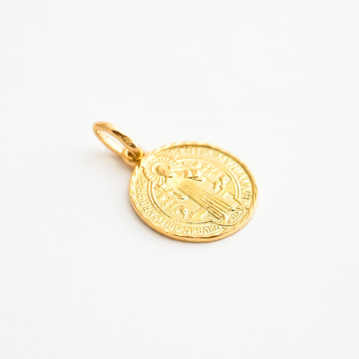 Medalla San Benito Resplandor en Oro 18K