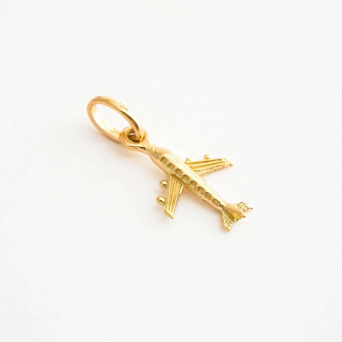 Dije Avión Pequeño en Oro 18K