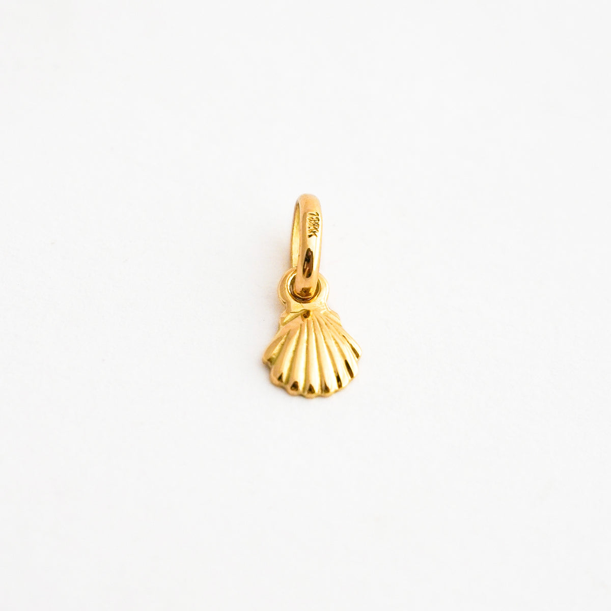 Dije Conchita Mini en Oro 18K