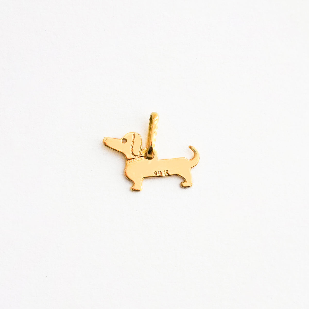 Dije Perro Salchicha en Oro 18K