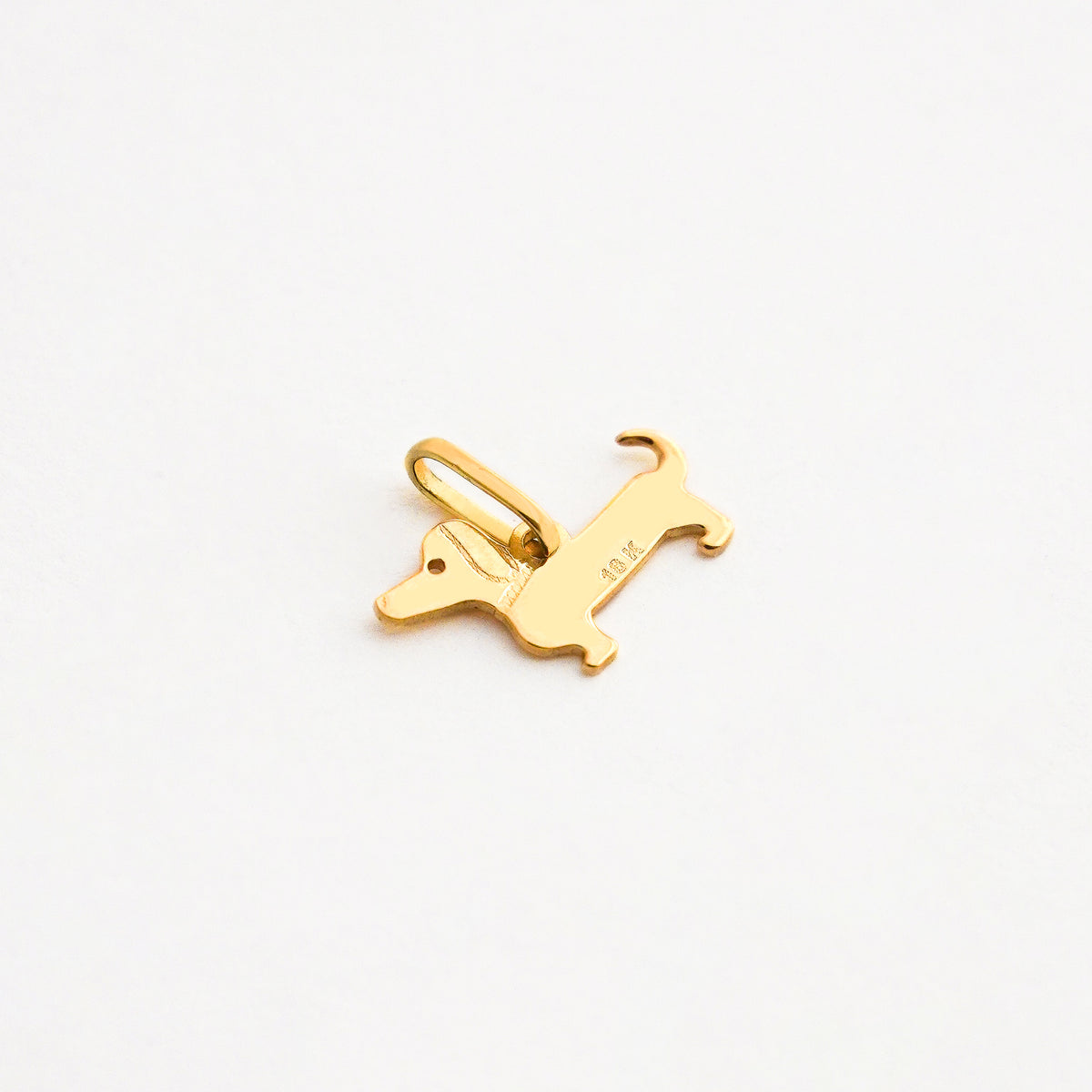 Dije Perro Salchicha en Oro 18K