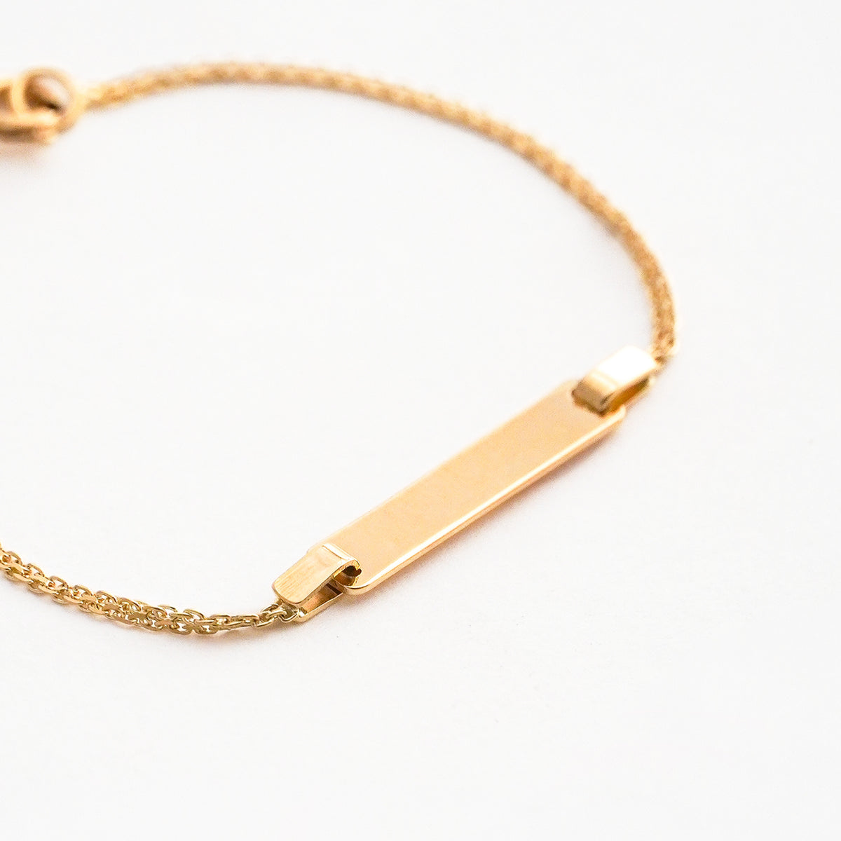 Pulsera Esclava Infantil con Placa Rectangular en Oro 18K