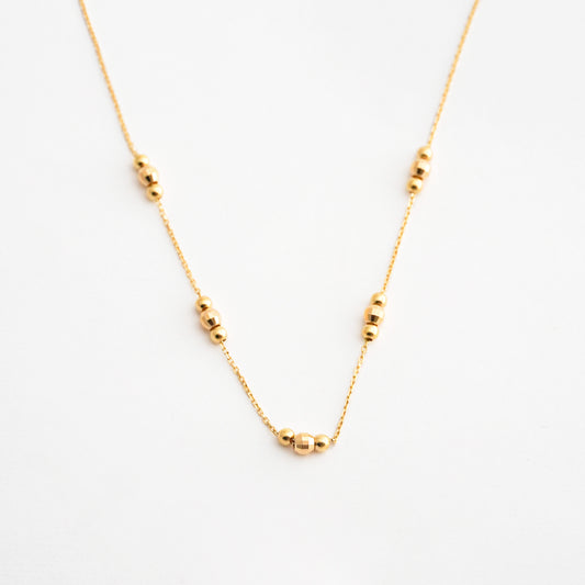 Gargantilla Tres Bolitas con Centro Diamantado en Oro 18K