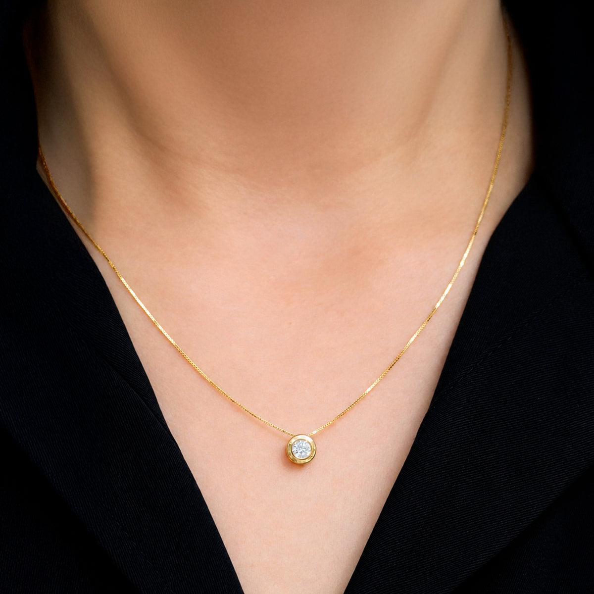 Collar Punto de Luz Regulable con Circonia en Oro 18K