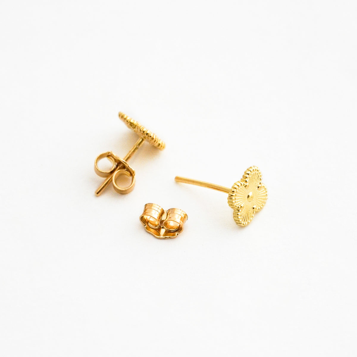 Aretes Trébol Solitario en Oro 18K