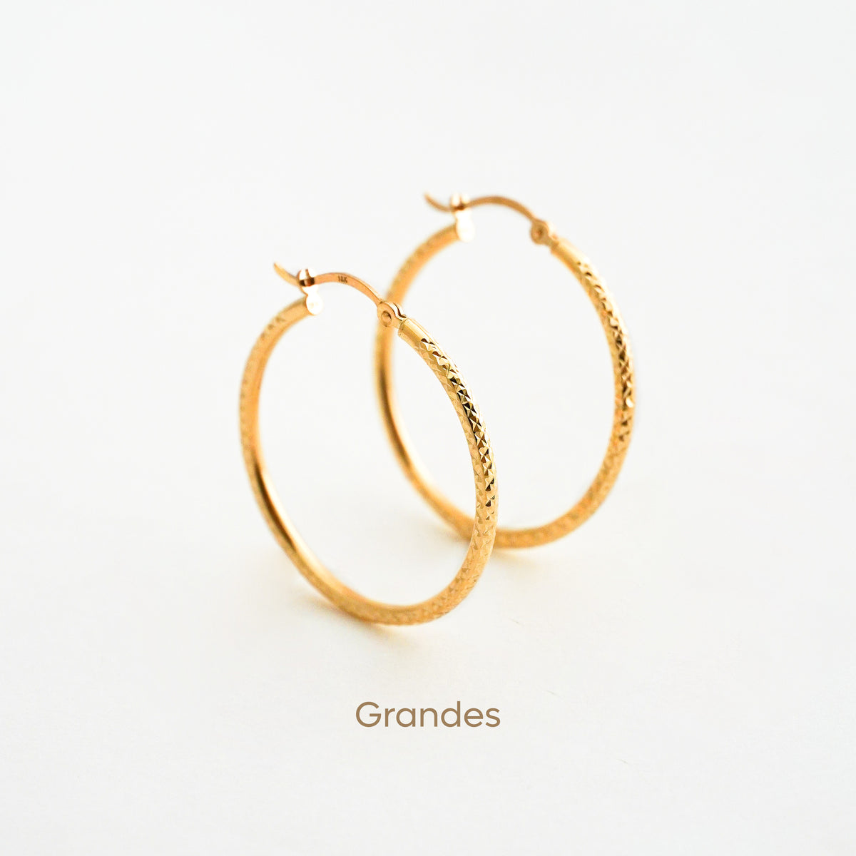 Argollas Tubulares Fine Brillantes en Oro 18K