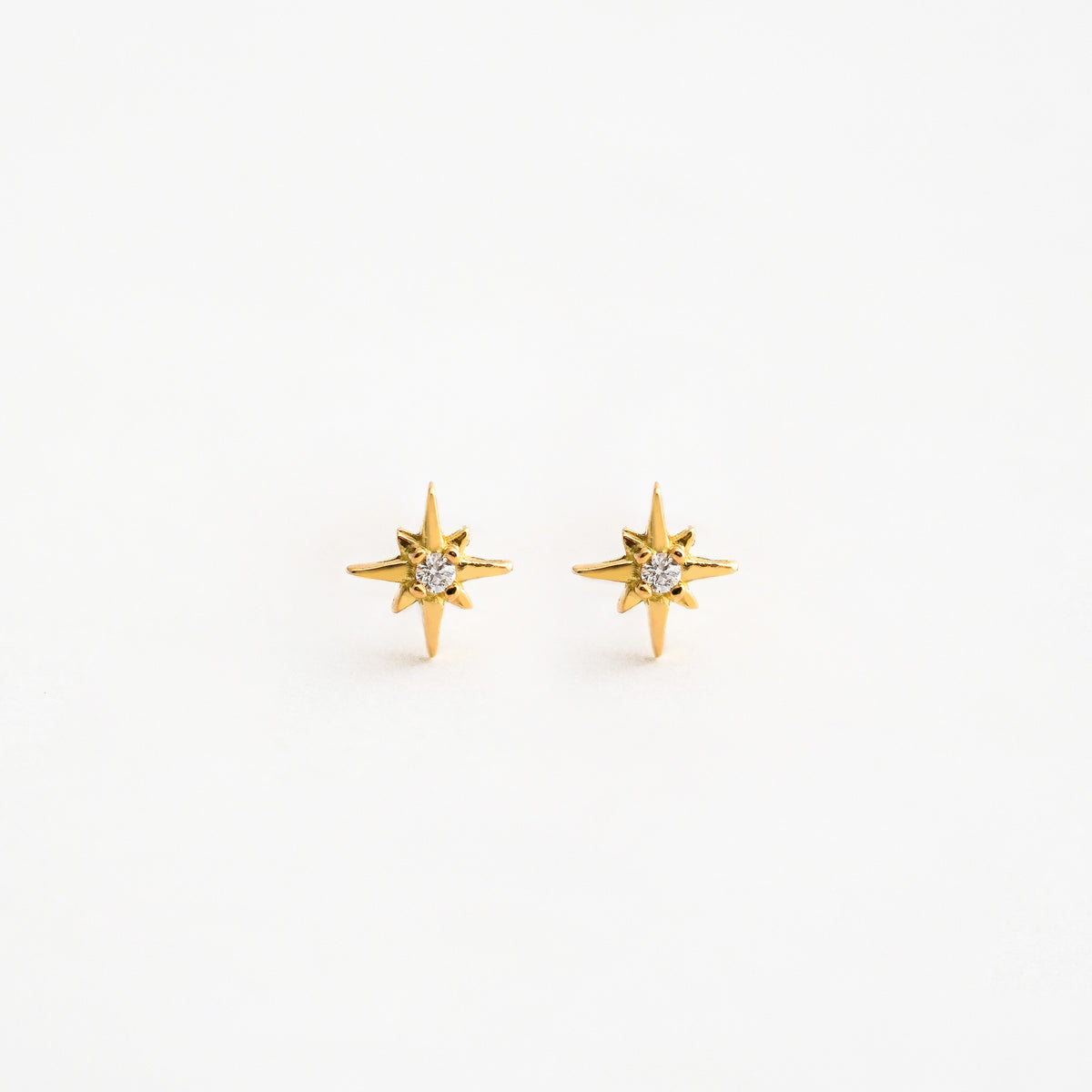 Aretes Estrella del Norte Mini con Diamantes Naturales en Oro 18K