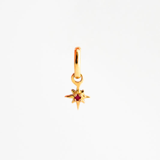 Dije Estrella del Norte Mini con Rubí en Oro 18K