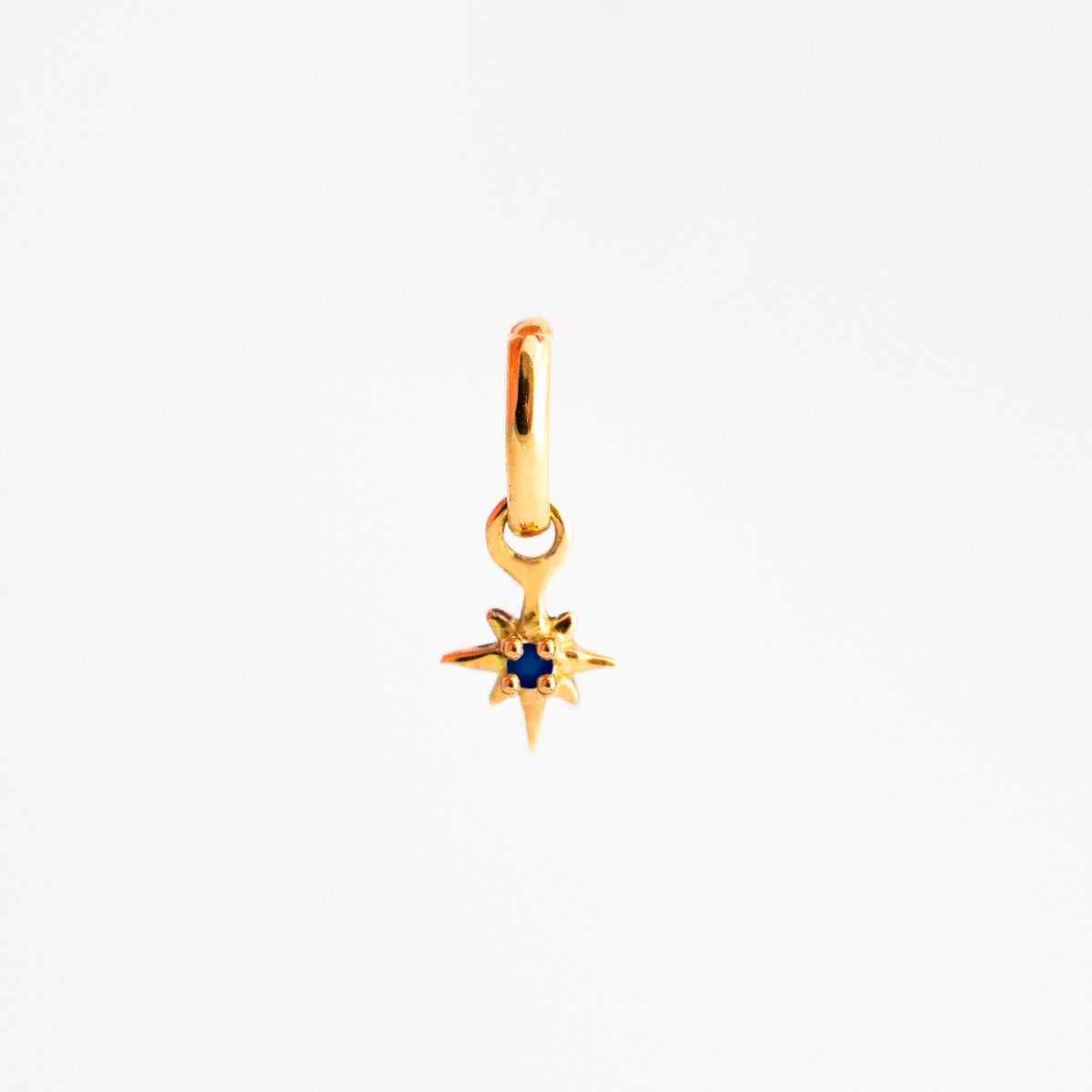 Dije Estrella del Norte Mini con Zafiro en Oro 18K