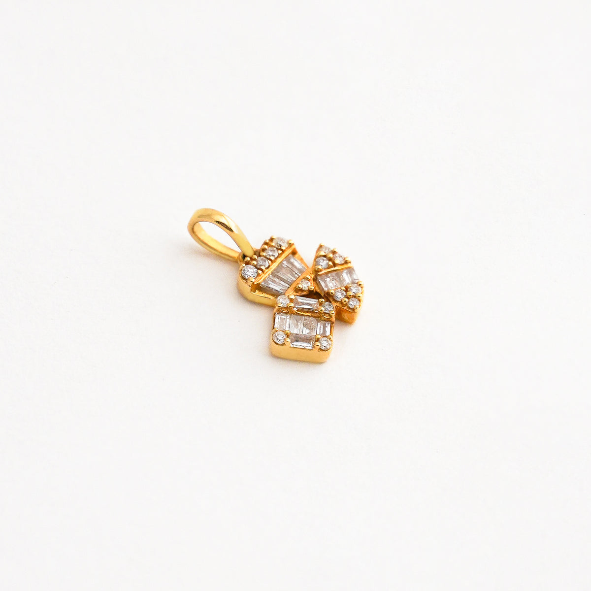 Dije Fancy Shapes Diamantes Naturales Oro 18K