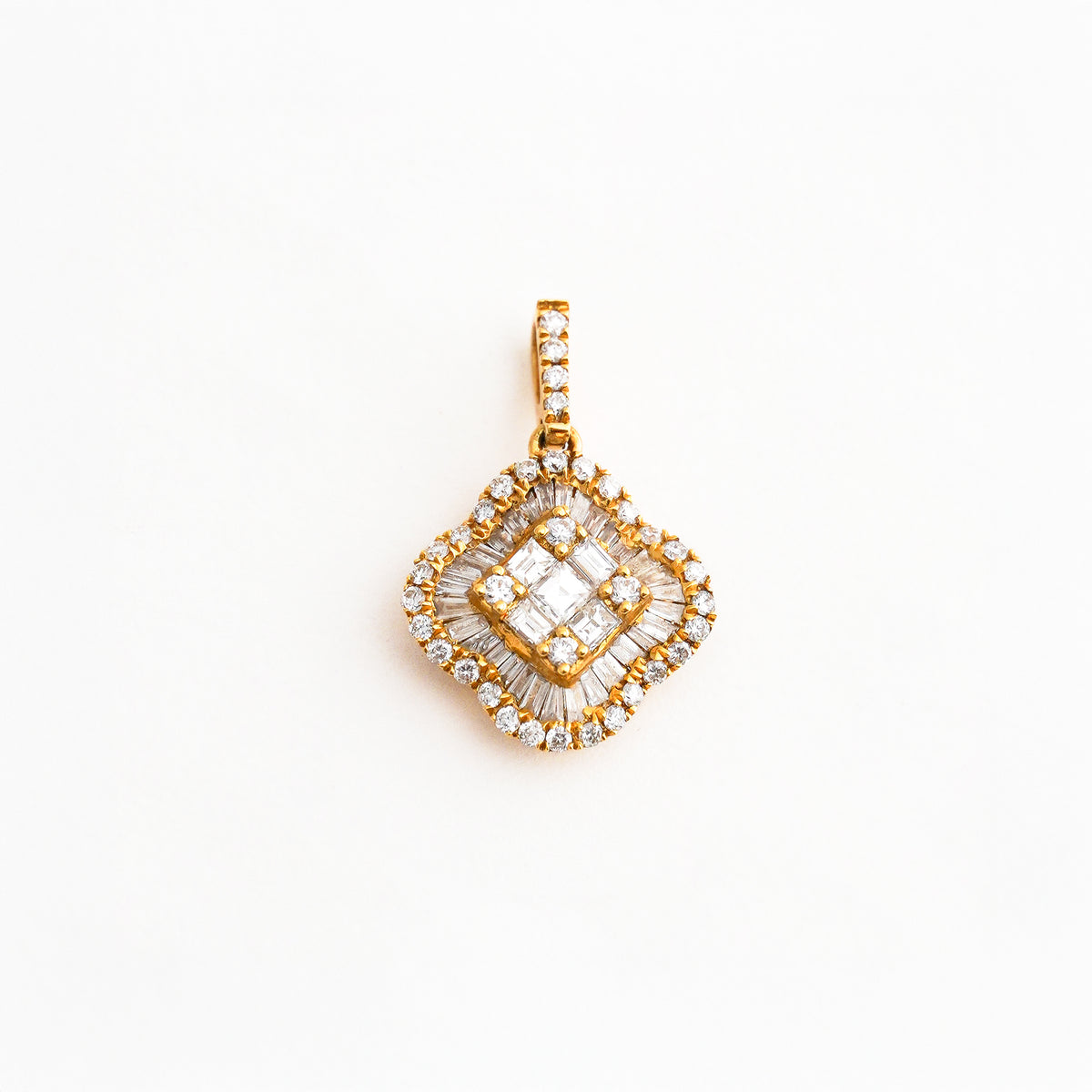 Dije Trébol Diamantes Oro 18K