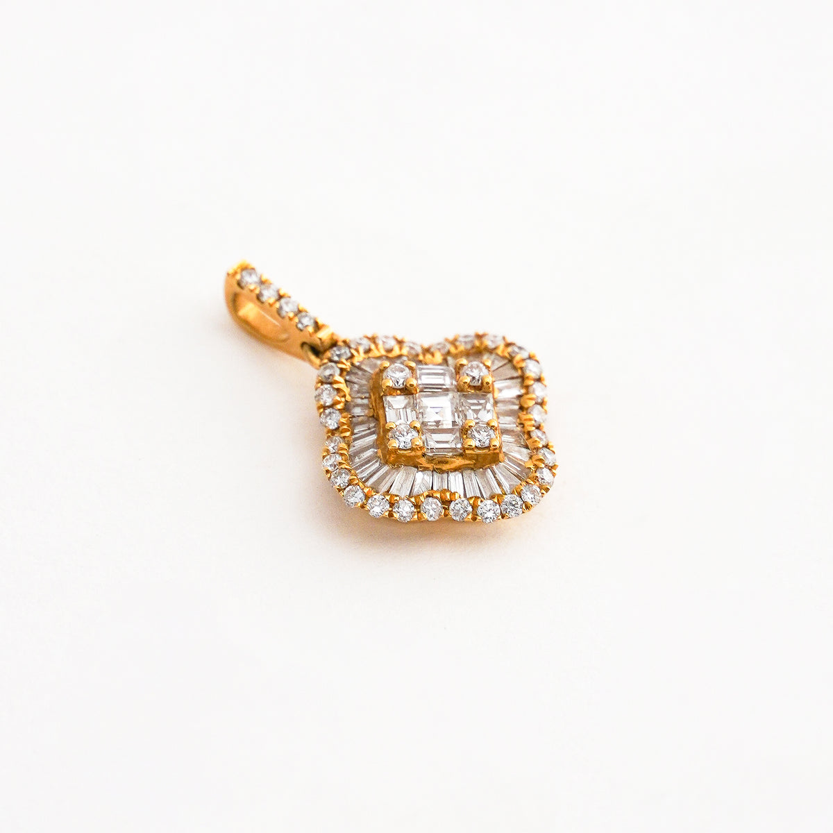 Dije Trébol Diamantes Oro 18K