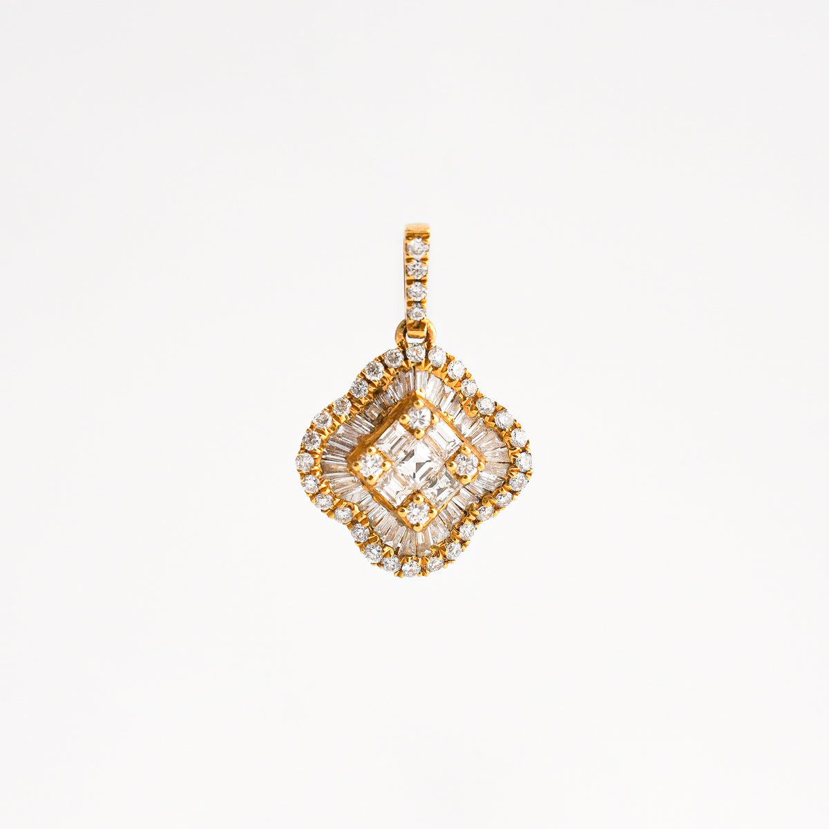 Dije Trébol Diamantes Oro 18K