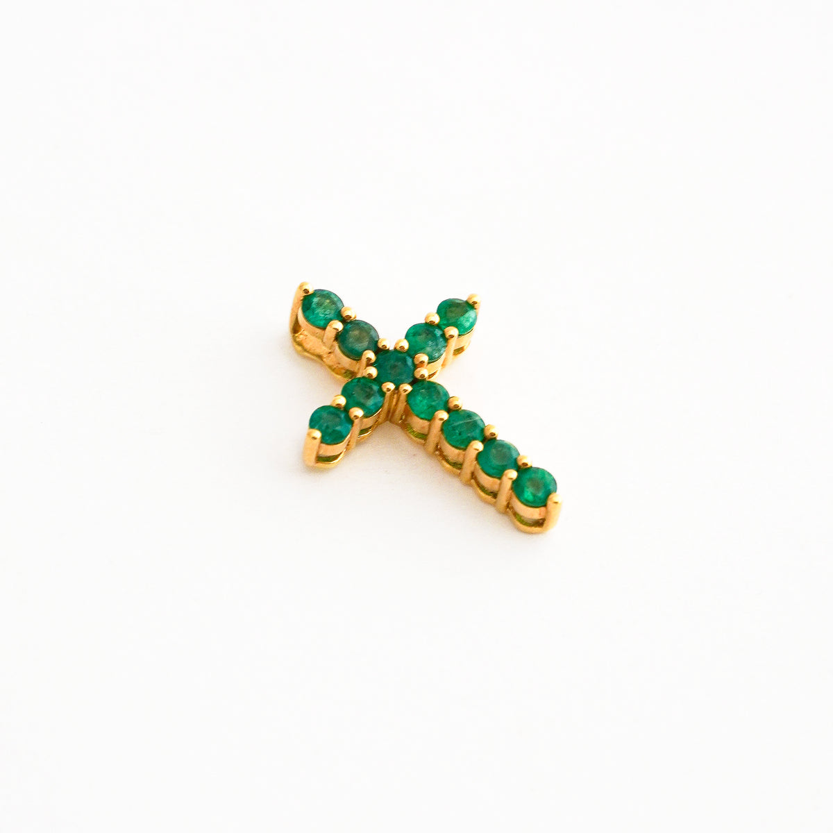 Dije Cruz Esmeraldas Oro 18K