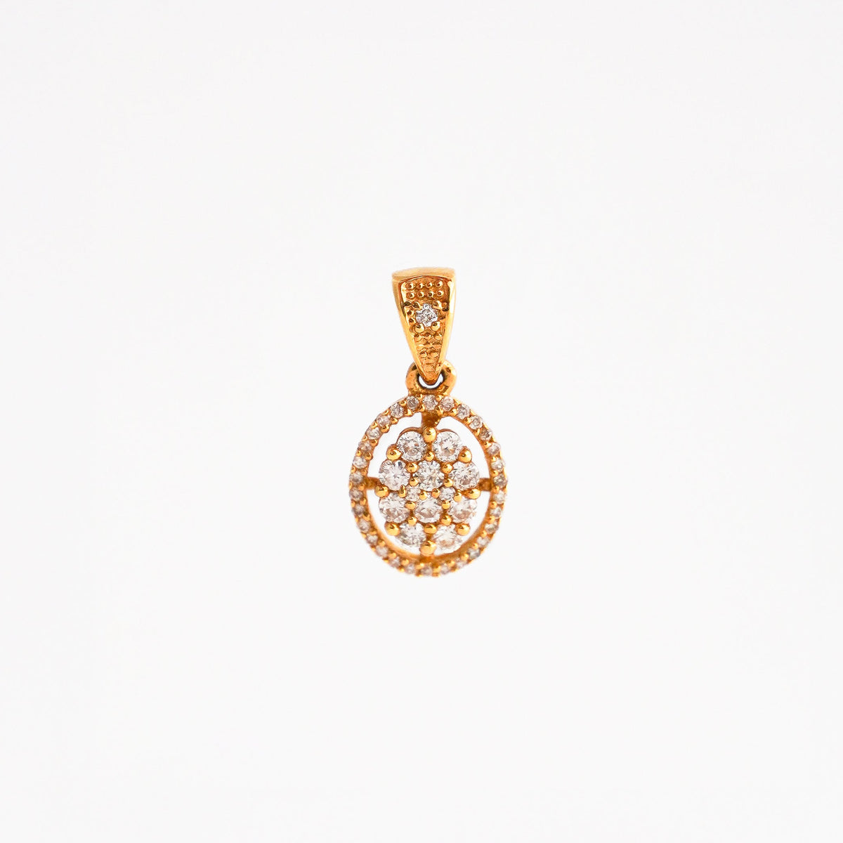 Dije Halo Oval Diamantes Oro 18K