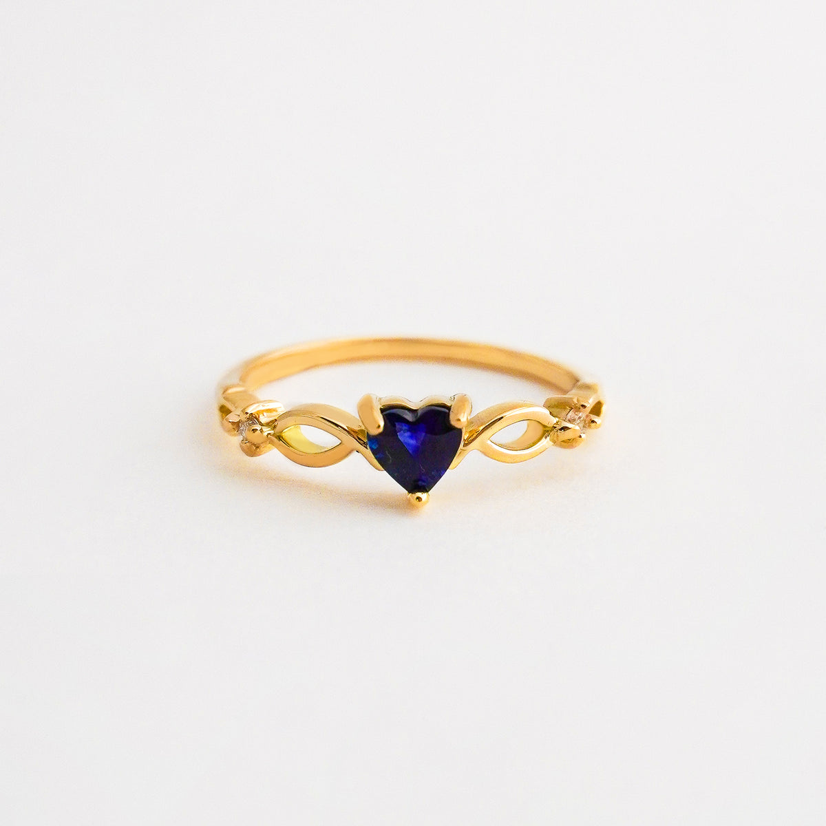 Anillo Amour Corazón en Oro 18K