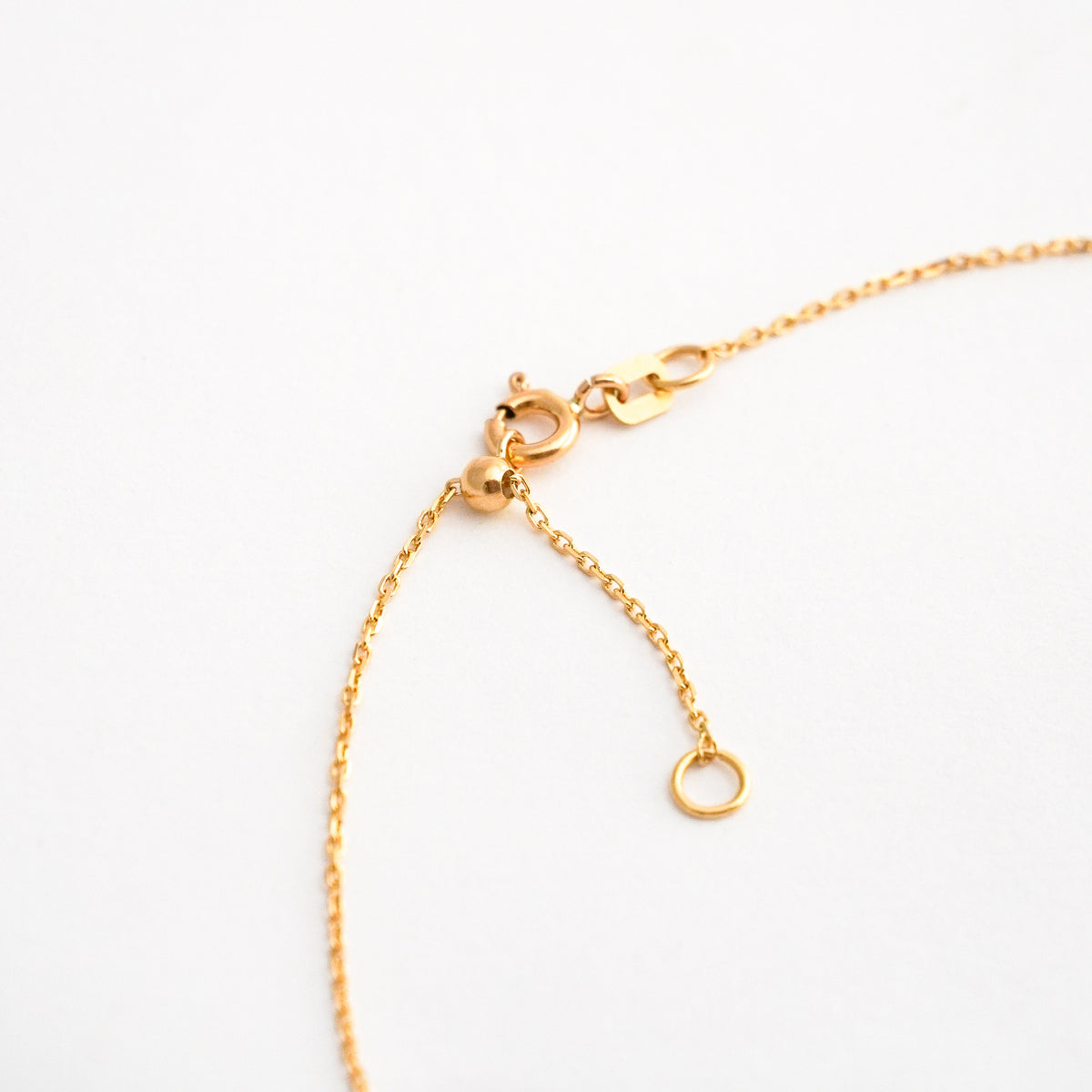 Cadena Prisma Fine Regulable Bolita en Oro 18K