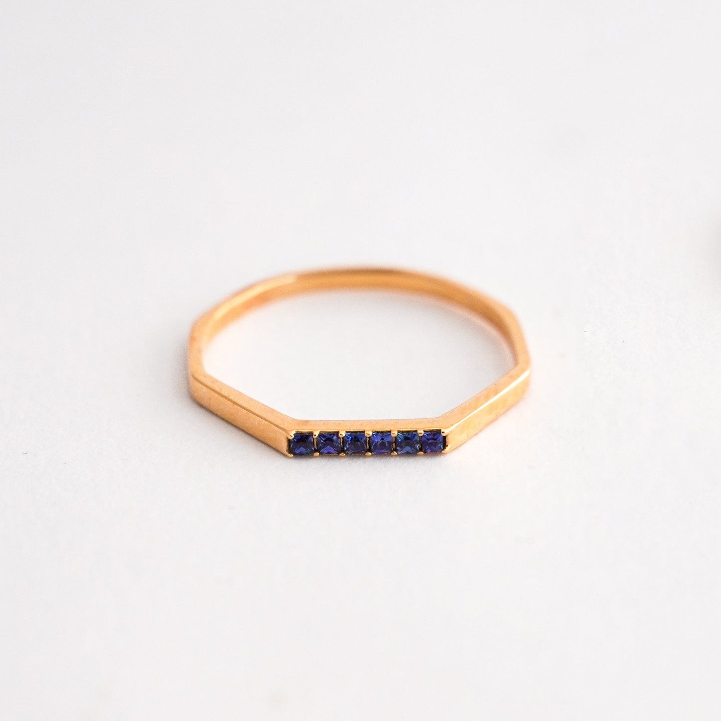 Anillo Octogonal Zafiro Azul en Oro 18K