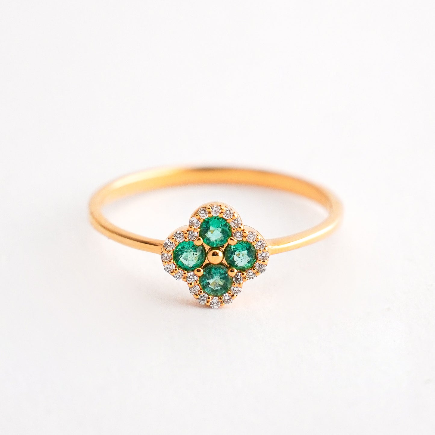 Anillo Trébol Esmeralda con Diamantes en Oro 18K