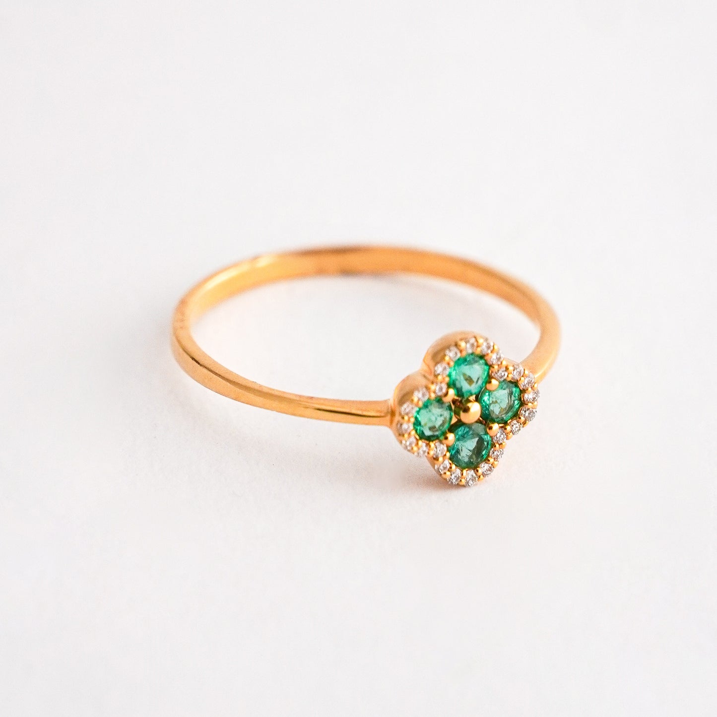 Anillo Trébol Esmeralda con Diamantes en Oro 18K
