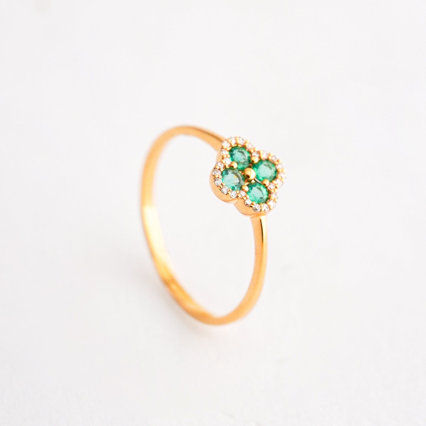 Anillo Trébol Esmeralda con Diamantes en Oro 18K