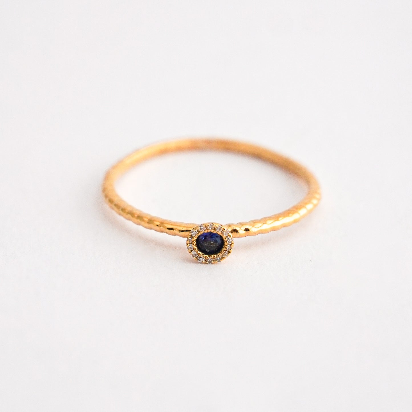 Anillo Ribe Imperial Zafiro redondo en Oro 18K