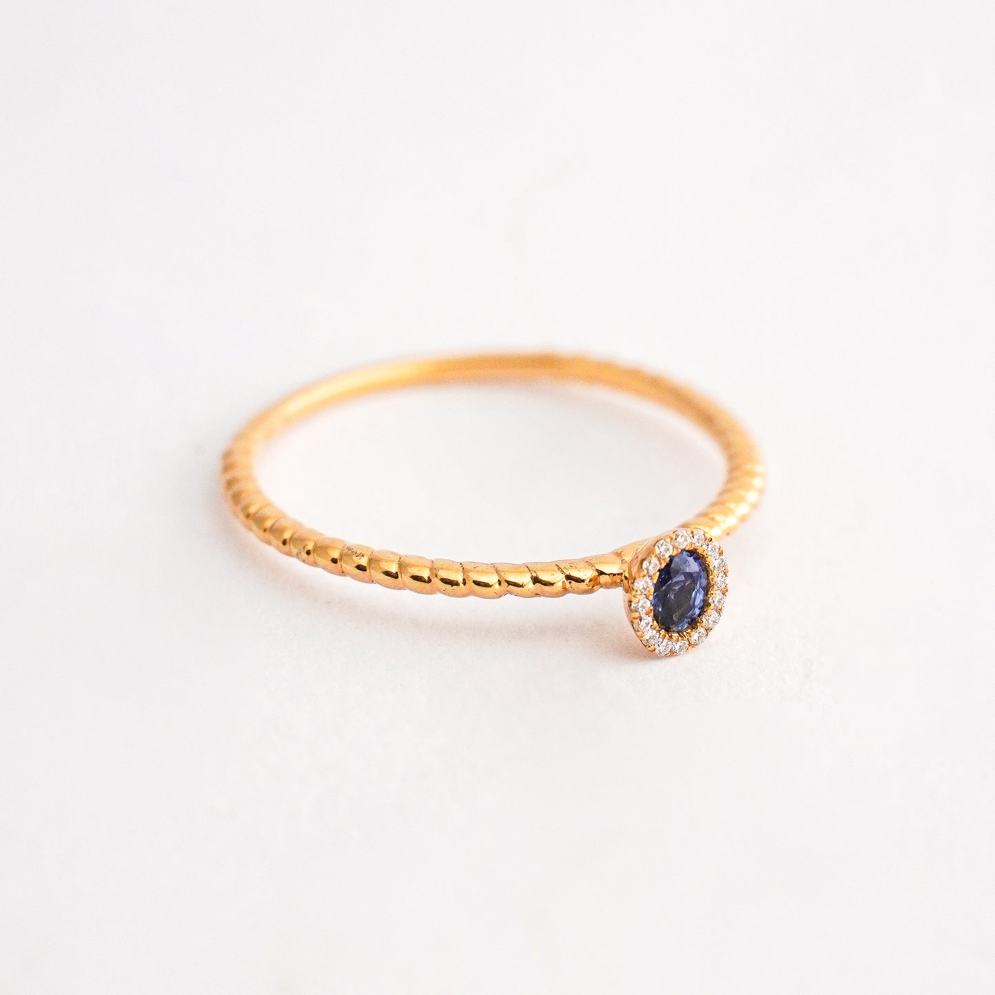 Anillo Ribe Imperial Zafiro Oval en Oro 18K