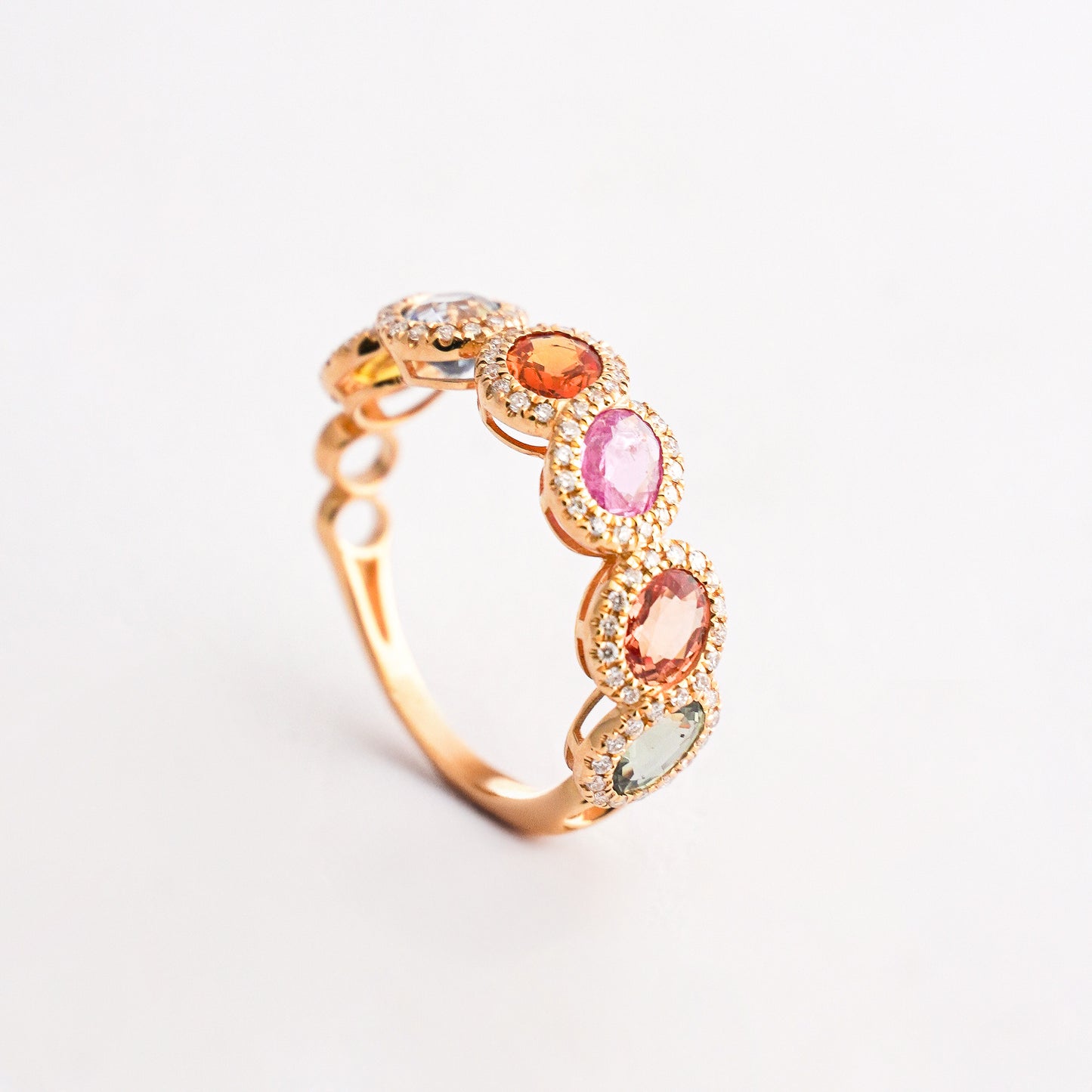 Anillo rivier fancy sapphires oval con diamantes naturales en Oro 18k