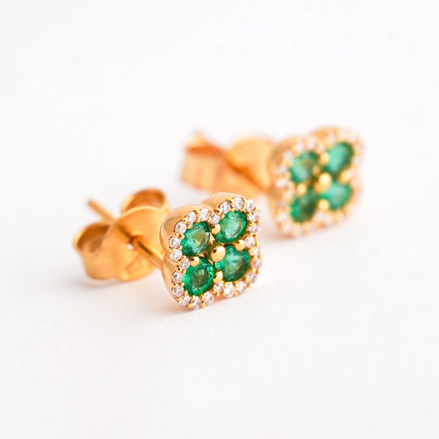 Aretes Trébol Esmeralda con Diamantes en Oro 18K