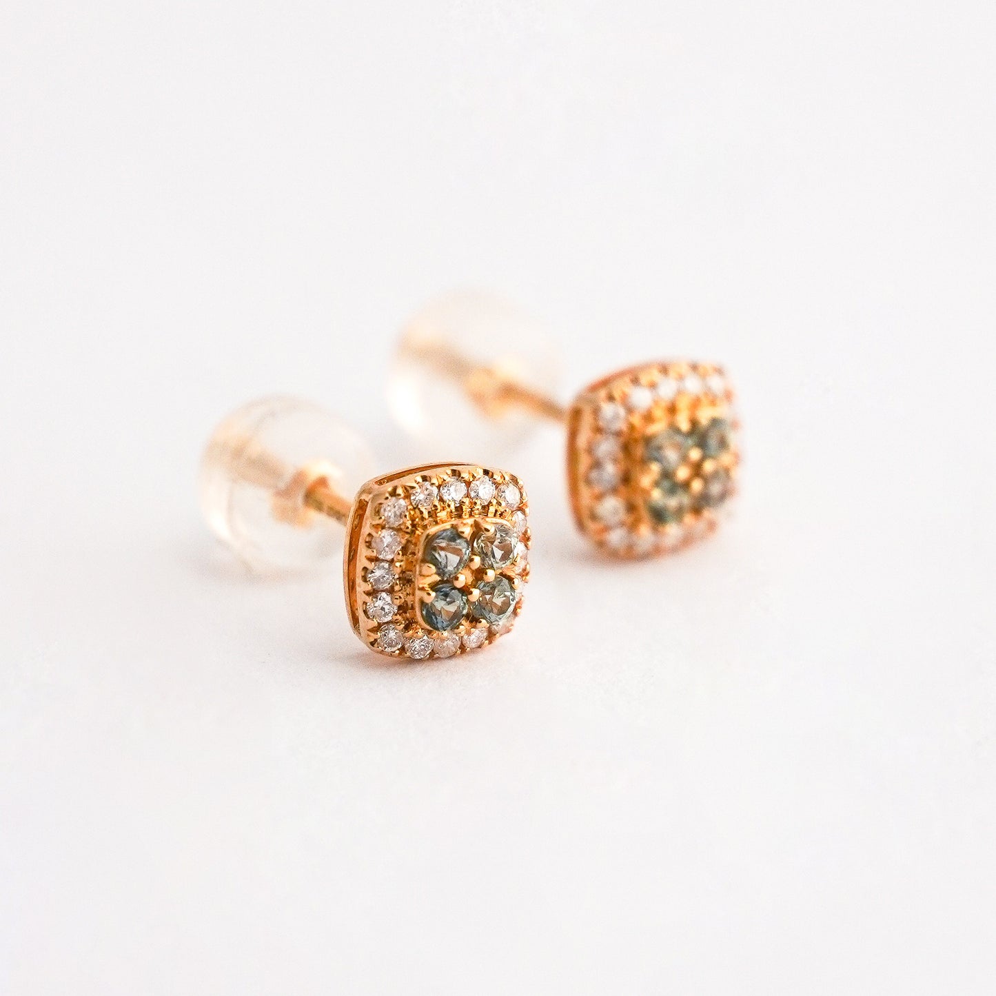 Aretes cushion fancy sapphires con diamantes naturales en Oro 18k