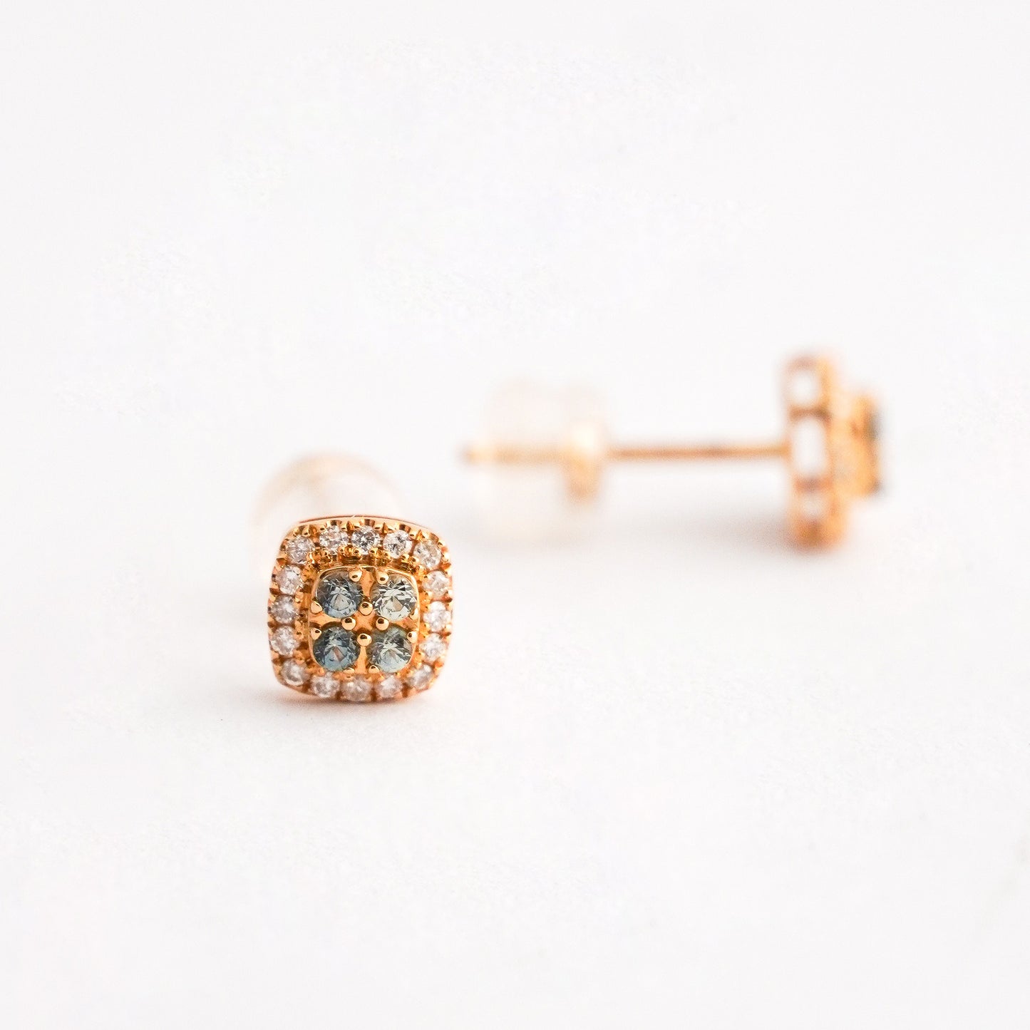 Aretes cushion fancy sapphires con diamantes naturales en Oro 18k