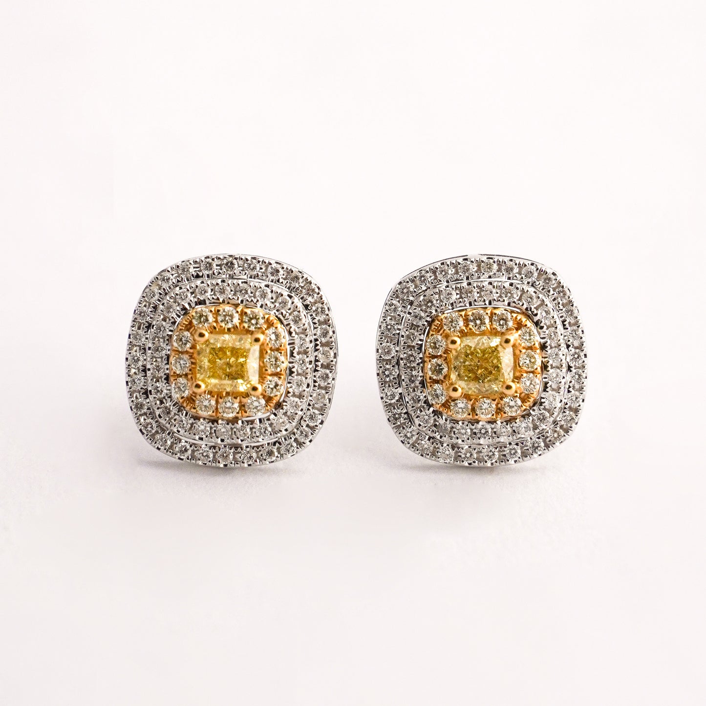 Aretes cushion yellow diamond con diamantes naturales en Oro blanco 18k