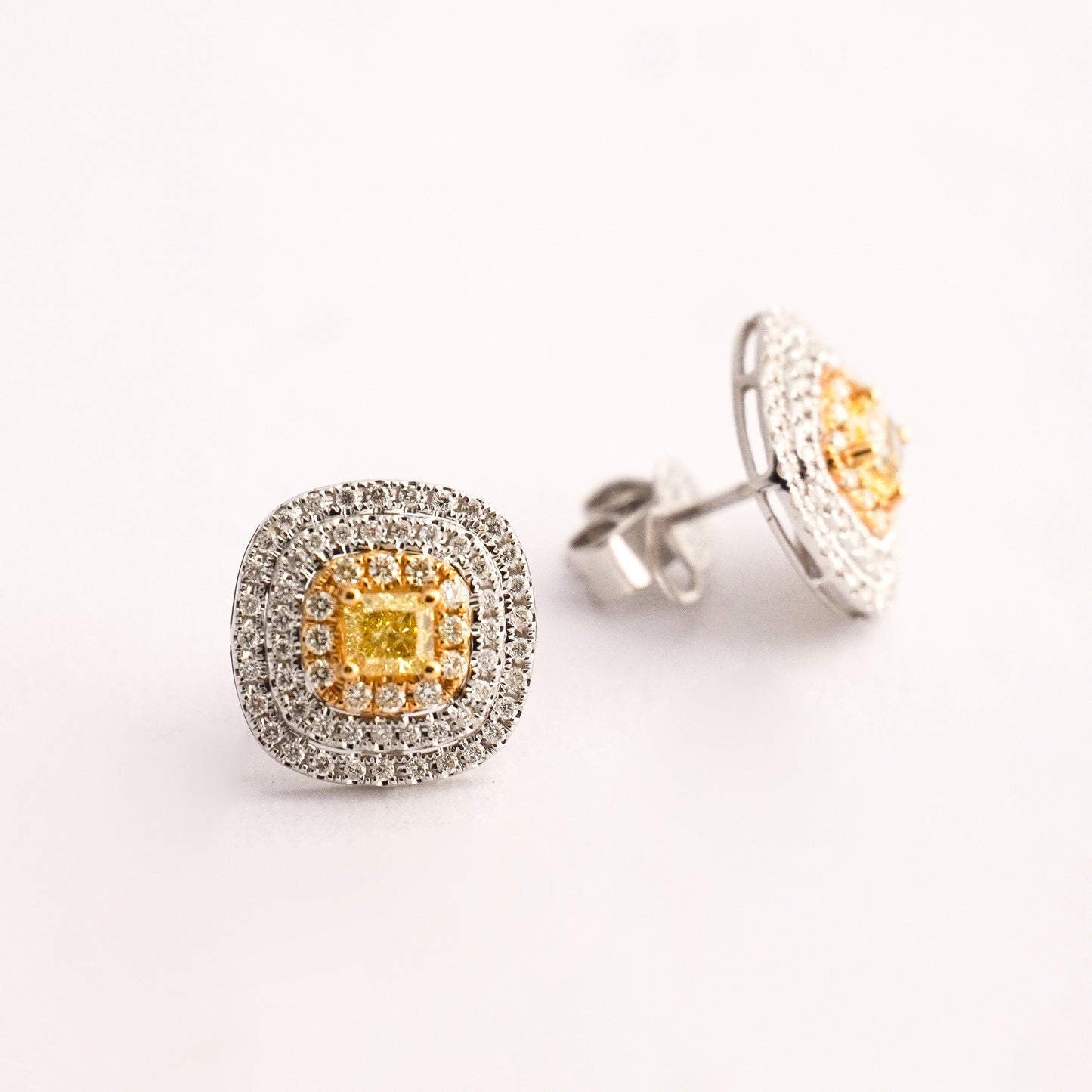Aretes cushion yellow diamond con diamantes naturales en Oro blanco 18k