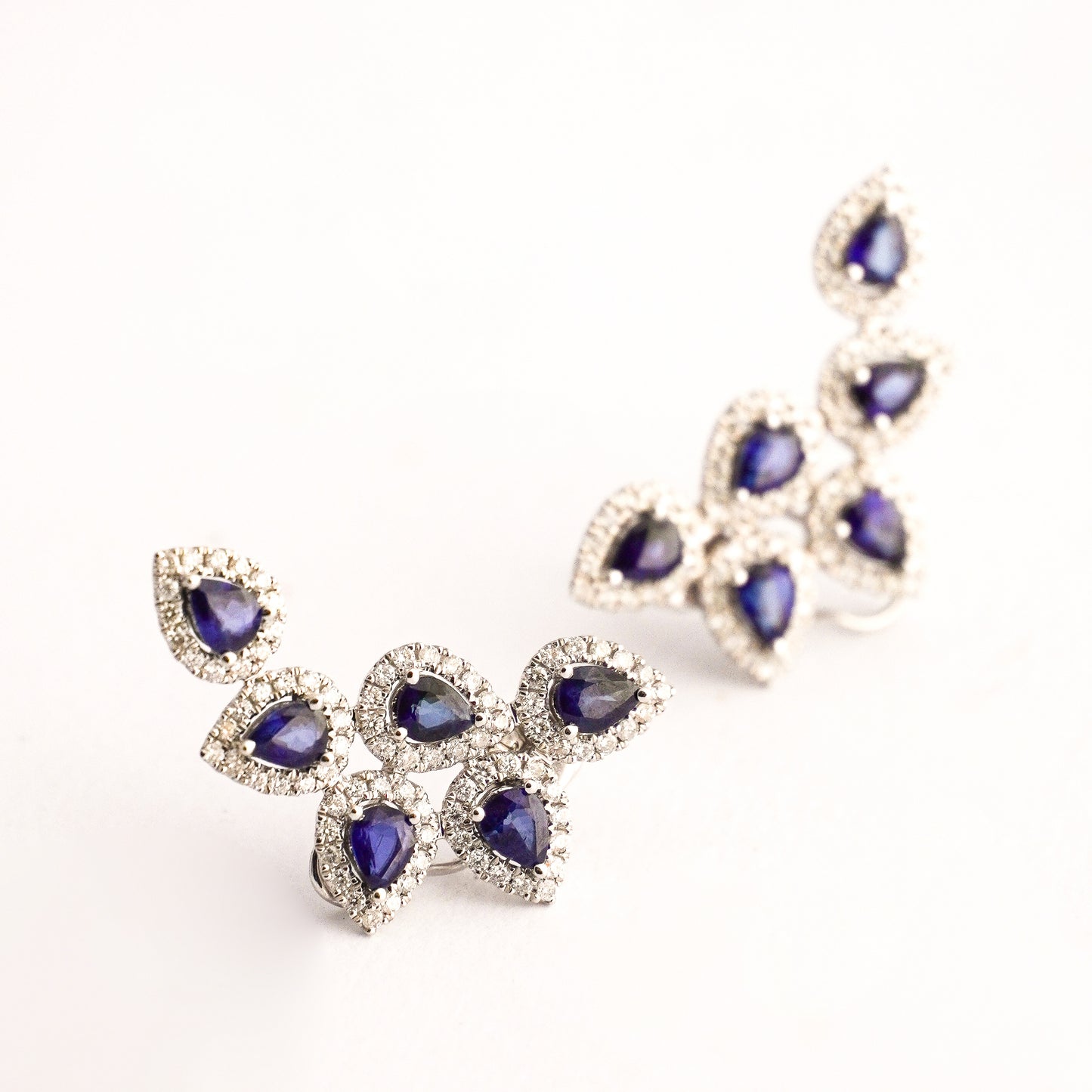 Aretes climber pear sapphire con diamantes naturales en Oro blanco 18k