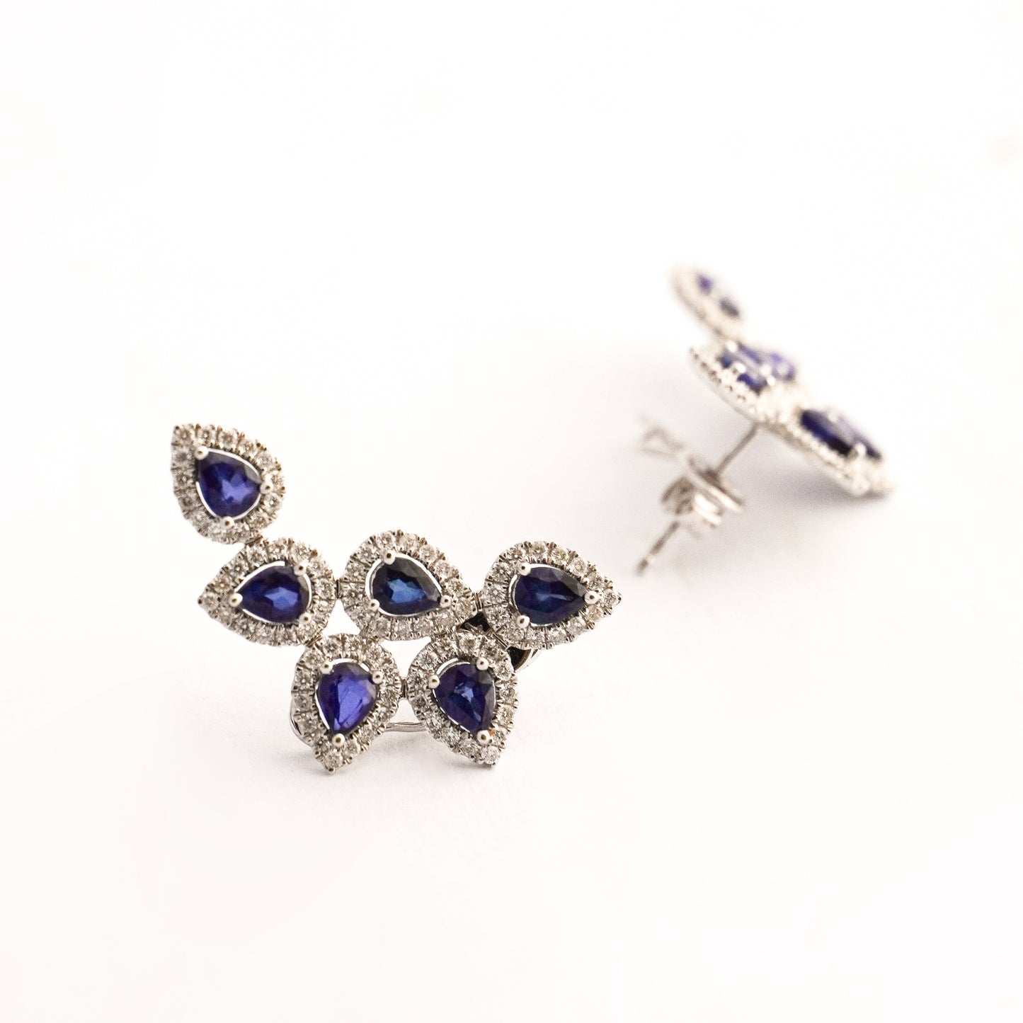 Aretes climber pear sapphire con diamantes naturales en Oro blanco 18k
