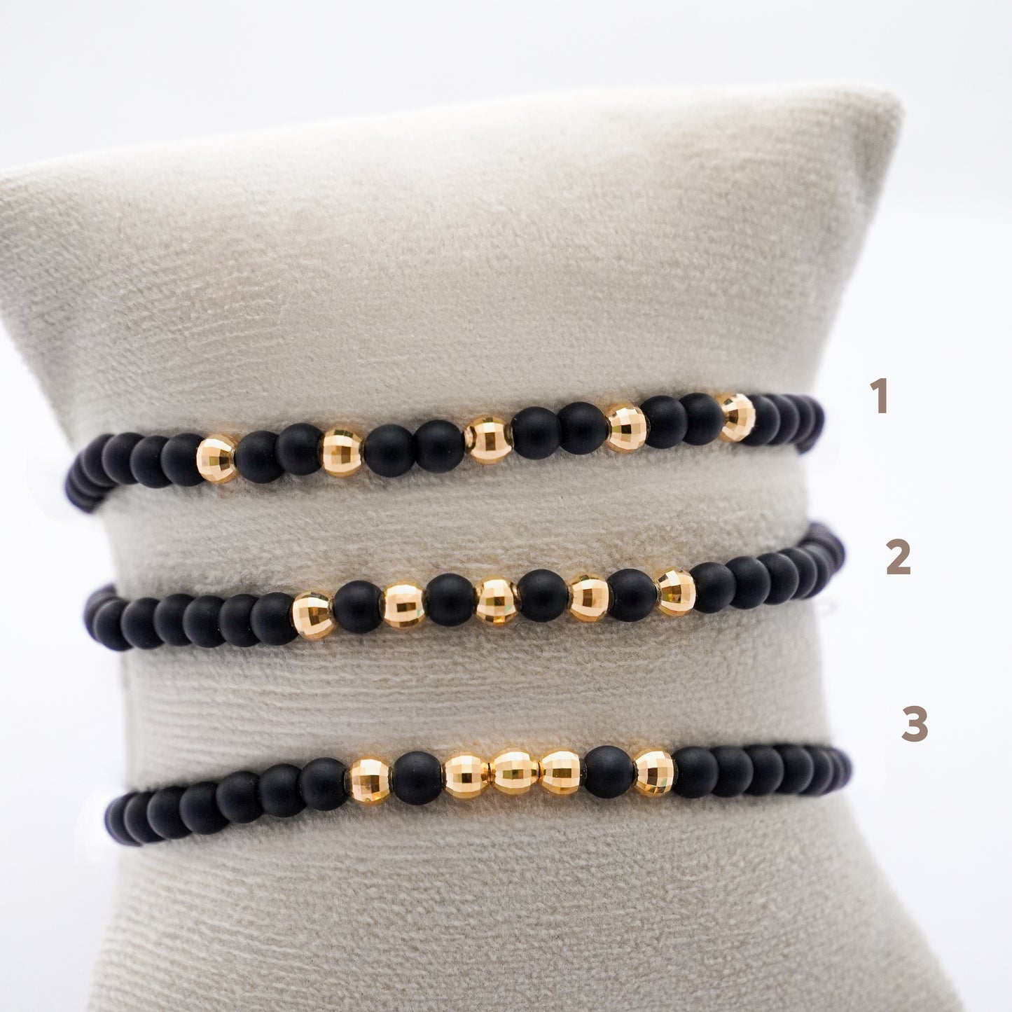 Pulsera tejida ónix con bolitas diamantadas 4 mm en Oro18k