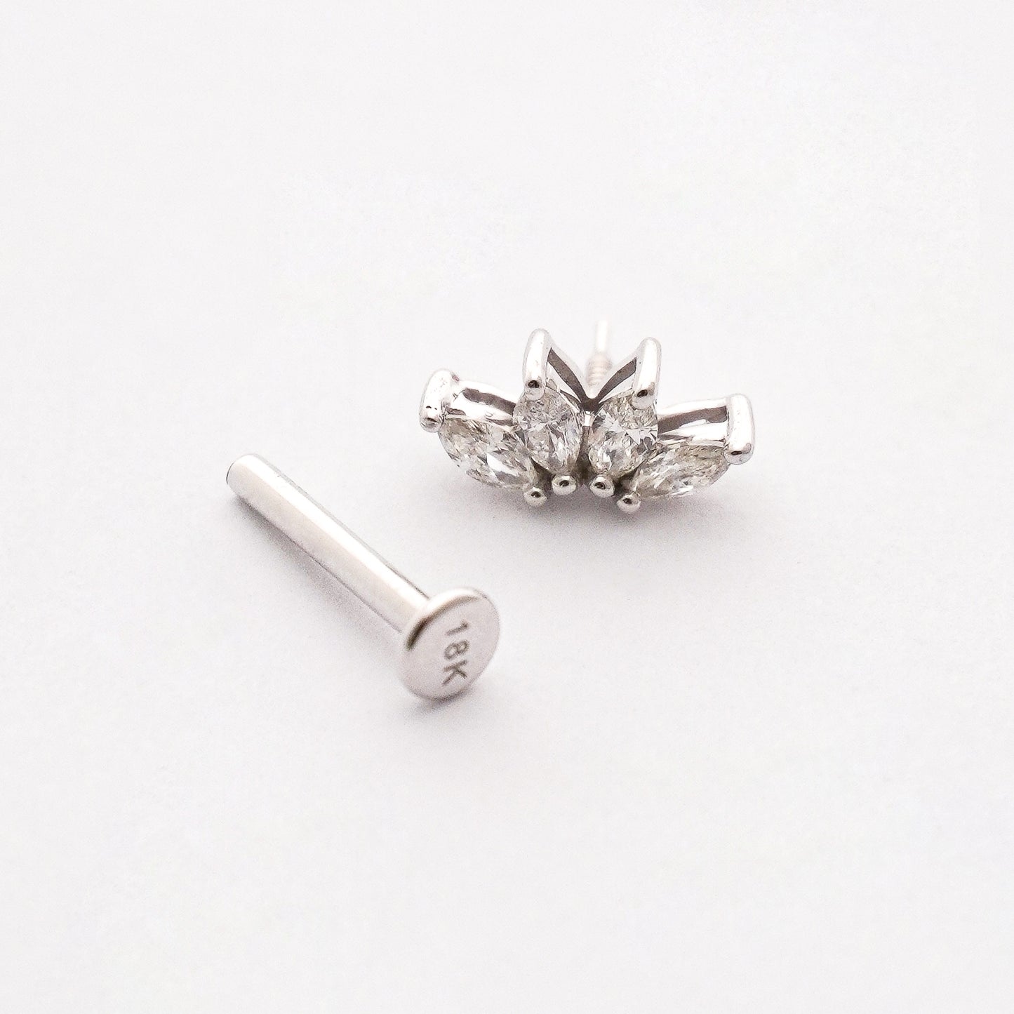 Piercing flor de loto en Oro18k blanco con diamantes naturales