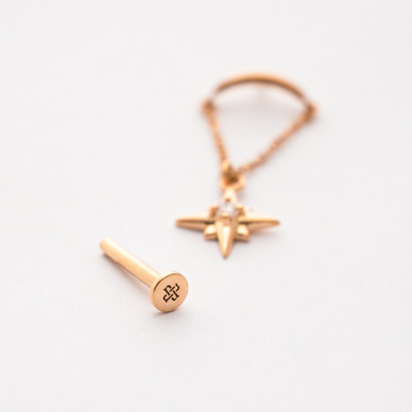 Piercing Colgante de Estrella del Norte con Diamantes Naturales en Oro 18K