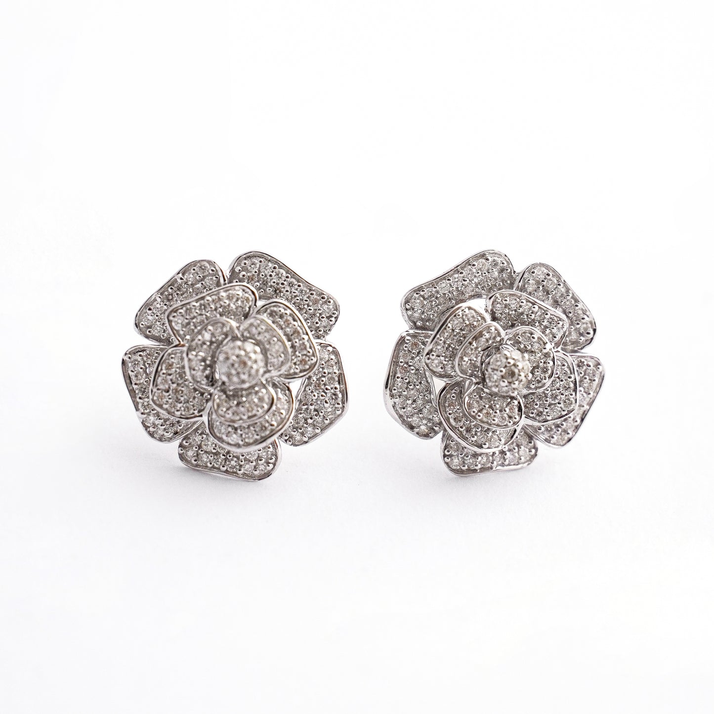 Aretes Rosas con diamantes naturales en Oro 18k Blanco